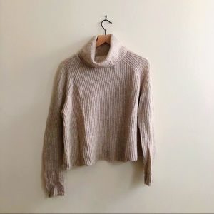 Aritzia Talula Crop Sweater